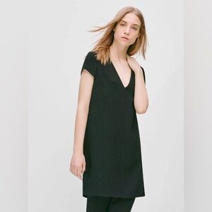 Babaton Jameson mini shift dress dark purple v neck short sleeve size 2 crepe